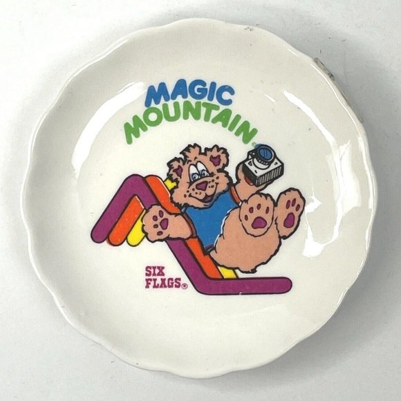 Magic Mountain Six Flags Vintage 3" Mini Souvenir Dish Bear Mascot Camera SoCal - Picture 1 of 4
